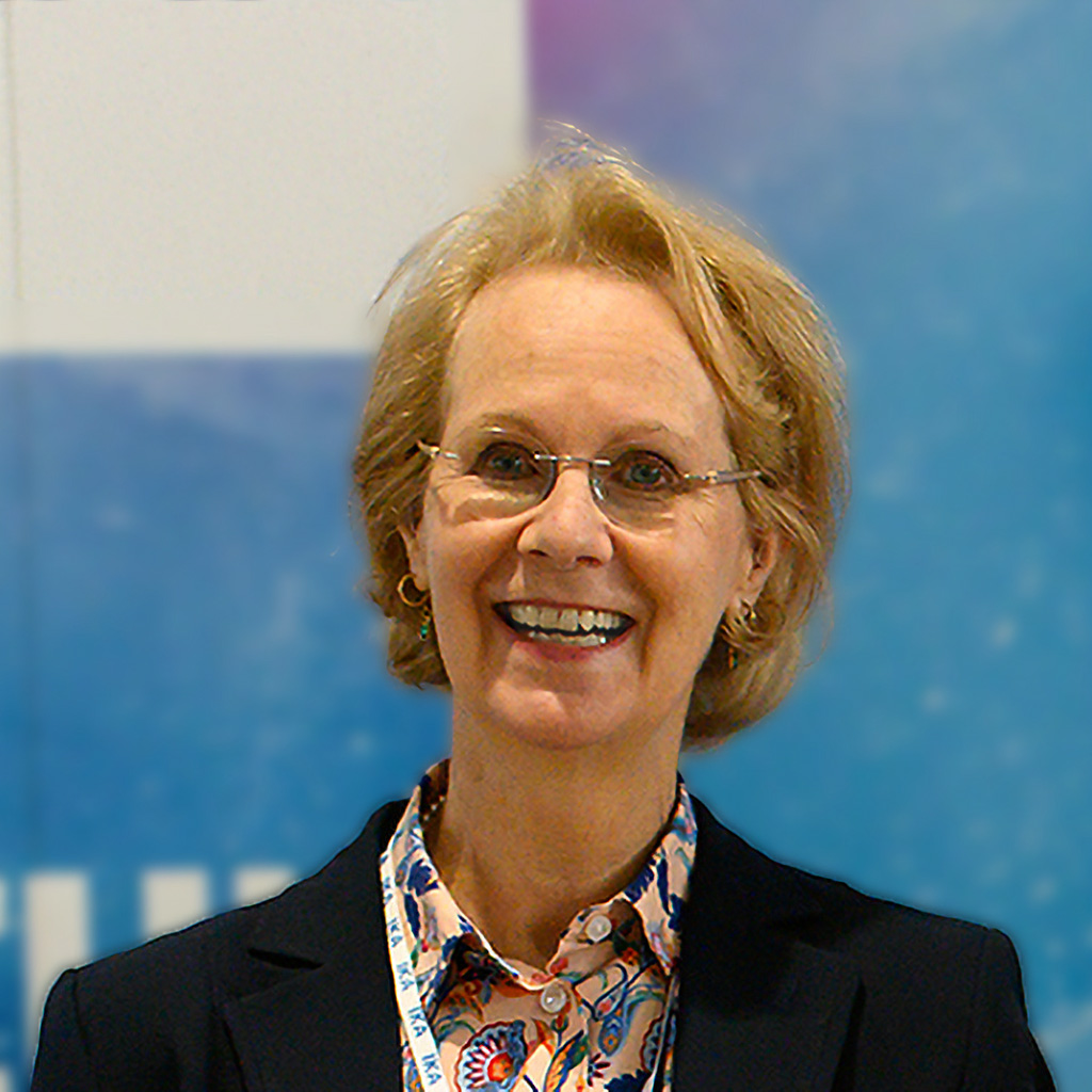 Portrait of Dr. Gisela Liebich looking into the camera and smiling.